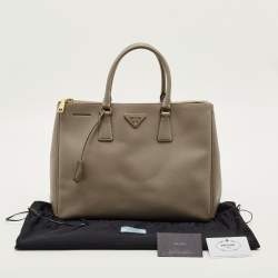 Pre Owned حقيبة برادا جلد سافيانو رمادي كبيرة بسحاب مزدوج