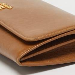 مملوكة مسبقًا محفظة برادا جلد سافيانو معدني بني بسلسلة