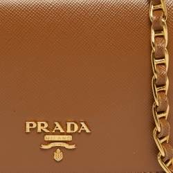 مملوكة مسبقًا محفظة برادا جلد سافيانو معدني بني بسلسلة