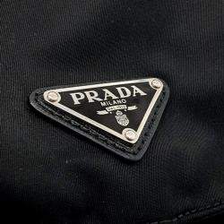 مملوكة مسبقًا حقيبة ظهر برادا نايلون أسود بجيبين