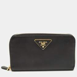 مملوكة مسبقًا Prada Logo Black Saffiano Metal Leather Zip Around Wallet