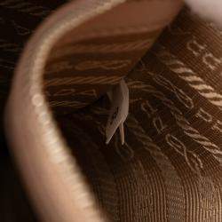 مملوكة مسبقًا Prada Brown Saffiano Cuir Monochrome Envelope Crossbody