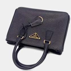 مملوكة مسبقًا حقيبة يد وتوتس برادا جاليريا جلد سافيانو فاخر أ�سود ومع حزام للنقل