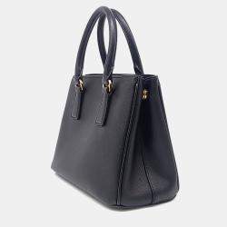 مملوكة مسبقًا حقيبة يد وتوتس برادا جاليريا جلد سافيانو فاخر أسود ومع حزام للنقل