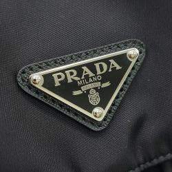 مملوكة مسبقًا حقيبة ظهر برادا نايلون معاد تدويره بجيبين سوداء