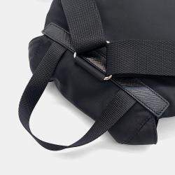 مملوكة مسبقًا حقيبة ظهر برادا نايلون معاد تدويره بجيبين سوداء