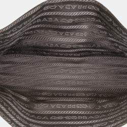 مملوكة مسبقًا Prada White Saffiano Triangle Embossed Logo Flap Crossbody