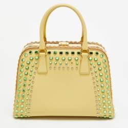 مملوكة مسبقًا حقيبة برادا ساتشيل مرصعة بالكريستال جلد سافيانو لوكس أصفر/بني إطار هرم