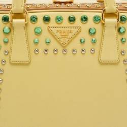 مملوكة مسبقًا حقيبة برادا ساتشيل مرصعة بالكريستال جلد سافيانو لوكس أصفر/بني إطار هرم