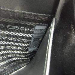 مملوكة مسبقًا حقيبة كتف برادا بيلتيريا جلد أسود