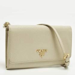 Pre Owned حقيبة كروس بودي برادا سافينو جلد بلون الكريم على حزام