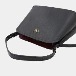 مملوكة مسبقًا حقيبة كتف برادا ماتيني جلد سافيانو أسود