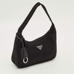 مملوكة مسبقًا Prada Re-Edition 2000 Black Nylon Shoulder Bag