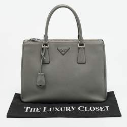 Pre Owned حقيبة يد توتس برادا جلد سافيانو لوكس أحمر متوسطة بسحاب مزدوج غاليريا