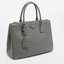 Pre Owned حقيبة يد توتس برادا جلد سافيانو لوكس أحمر متوسطة بسحاب مزدوج غاليريا