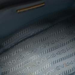 مملوكة مسبقًا حقيبة ساتشل برادا بروميناد جلد سفينايو أزرق فاتح صغيرة