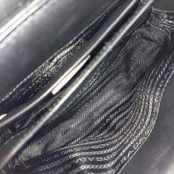 مملوكة مسبقًا حقيبة كتف برادا سبكتروم جلد نابا أسود