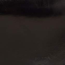 مملوكة مسبقًا حقيبة كتف برادا جلد لامع أسود سوينج