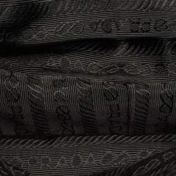 مملوكة مسبقًا حقيبة كتف برادا جلد لامع أسود سوينج