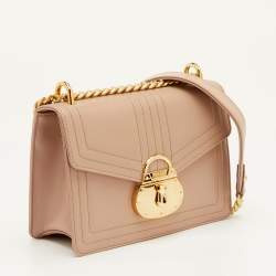 مملوكة مسبقًا حقيبة كروس برادا قلاب بقفل جلد بيج