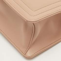 مملوكة مسبقًا حقيبة كروس برادا قلاب بقفل جلد بيج