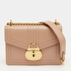 مملوكة مسبقًا حقيبة كروس برادا قلاب بقفل جلد بيج