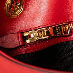 مملوكة مسبقًا حقيبة كروس بودي سلسلة سافيانو حمراء من برادا