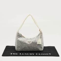 مملوكة مسبقًا حقيبة كتف برادا إعادة إصدار 2000 ساتان أبيض مرصعة بالكريستال