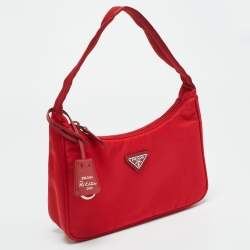 Pre Owned حقيبة كتف برادا ناعمة نايلون إعادة الإصدار 2000 حمراء
