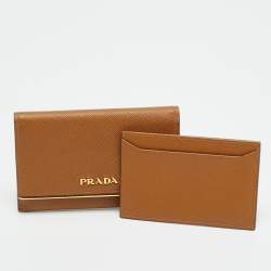 مملوكة مسبقًا Prada Brown Saffiano Leather Flap Card Holder