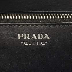 Pre Owned حقيبة كلتش برادا جلد ثعبان أسود بحزام