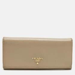 مملوكة مسبقًا Prada Beige Saffiano Leather Flap Continental Wallet