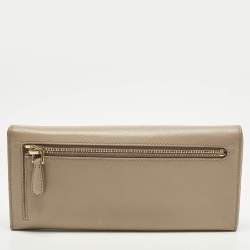 مملوكة مسبقًا Prada Beige Saffiano Leather Flap Continental Wallet