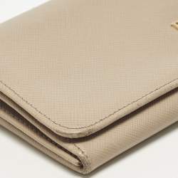 مملوكة مسبقًا Prada Beige Saffiano Leather Flap Continental Wallet