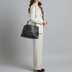 مملوكة مسبقًا حقيبة يد برادا مونوكروم جلد سافيانو متوسطة سوداء