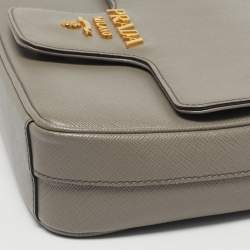 Pre Owned حقيبة كروس بودي بسلسلة وبرادا باتينا جلد سافيانو رمادية