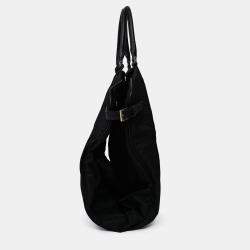 مملوكة مسبقًا حقيبة ملابس برادا نايلون مطلية بالمينا مثلثية الشكل