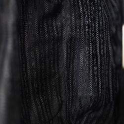 Pre Owned حقيبة براودا جالفري جلد فضي أنيقة