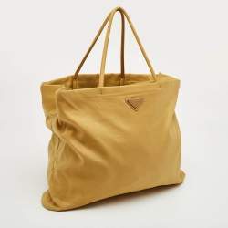 مملوكة مسبقًا حقيبة تسوق برادا شوبير نسيج أصفر نايليون