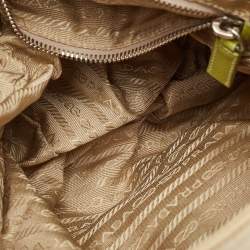 مملوكة مسبقًا حقيبة كتف برادا فينتاج تسوتو إبزيم نايلون وبشرة بيج/أخضر بحقيبة شحن