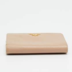 مملوكة مسبقًا محفظة برادا جلد بيج سفينو فرنسية بغطاء