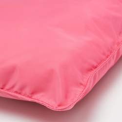 مملوكة مسبقًا حقيبة كروس بودي برادا قماش نايلون مثلث شعار سحاب علوي وردي