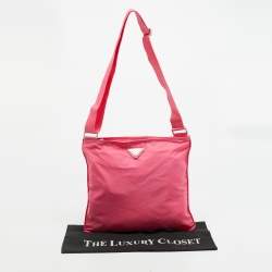 مملوكة مسبقًا حقيبة كروس بودي برادا قماش نايلون مثلث شعار سحاب علوي وردي