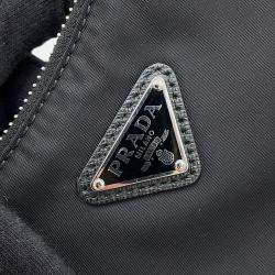 Pre Owned حقيبة كتف برادا نايلون أسود نايلون معاد إنتاجها 2005