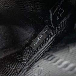 Pre Owned حقيبة كتف برادا نايلون أسود نايلون معاد إنتاجها 2005