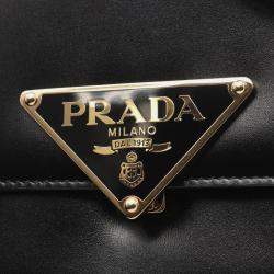 مملوكة مسبقًا Prada Emblem Box Calf Shoulder Bag Leather Black