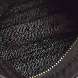 Pre Owned حقيبة كتف برادا "ري-إيديشن 2005" جلد سافيانو ونايلون أسود