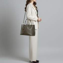 Pre Owned حقيبة يد برادا مقبض مزدوج متوسطة جلد كور سافيانوا سوداء