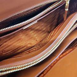 مملوكة مسبقًا حقيبة يد وبرادا جلد سافانو لوكس برتقالي للكتف