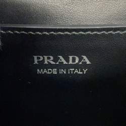 Pre Owned حقيبة كتف برادا سلسلة شعار جلد سافيانو جلد أسود